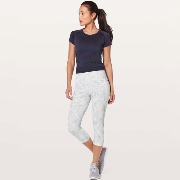 Lululemon Breezy‎ Dot Crop Jasmine White Multi / White - Picture 1 of 12
